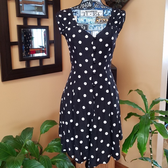 (SOLD)CITY TRIANGLES BLACK & WHITE POLKA DOT DRESS - Picture 2 of 8